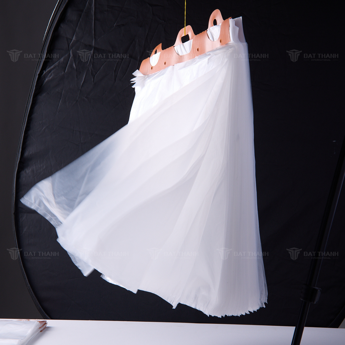 HDPE PLASTIC HEADER BAGS (TÚI TREO CÓ NẸP)